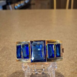 Vintage Goldtone Bracelet,Blue Glass